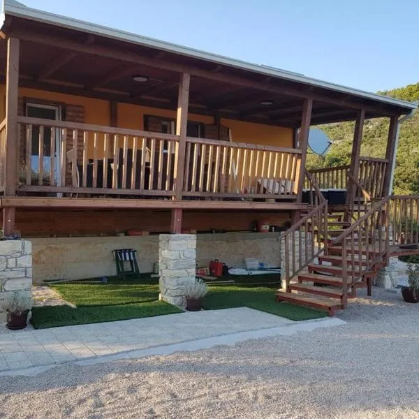 Beautiful private house 50m from the sea, hotel em Kali