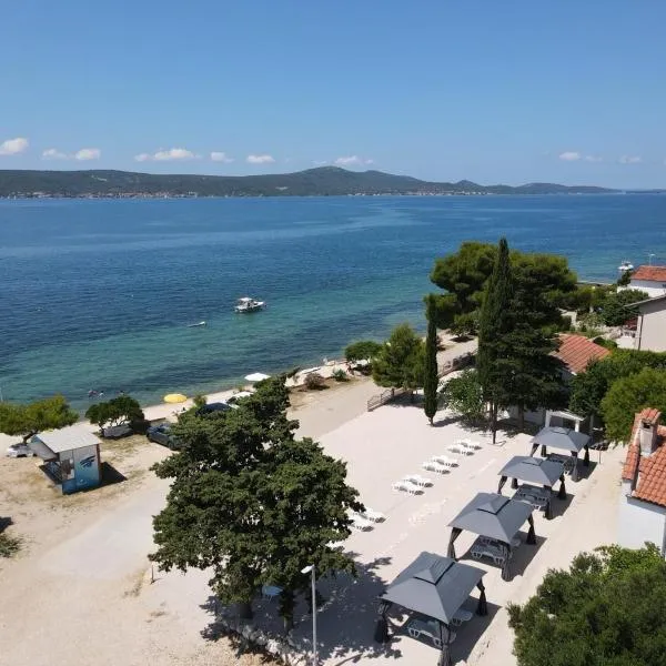 5 meters FROM THE SEA with private beach - 70m2 Colibri Sunset Apartments, hotel in Sveti Petar