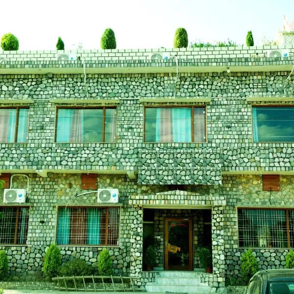 The Corbett Stay, hotel in Jhirna