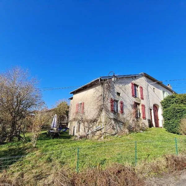 Gîte de charme dans ferme lorraine avec jardin clos, à proximité de sentiers et base de loisirs - FR-1-584-32, hotel em Pulney