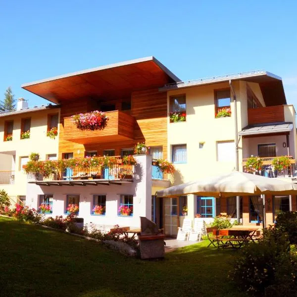 Garni Enrosadira, hotel in Passo San Pellegrino