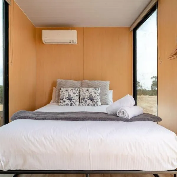 Hill View at Euroa Glamping، فندق في اوروا