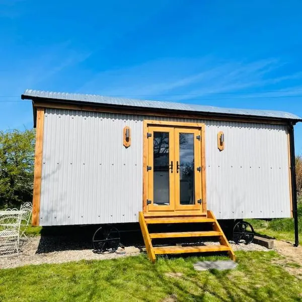 The Hut@Trefechan Wen - Coastal Coziness!, hotel in Goodwick