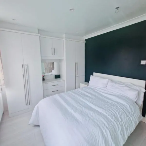 South Norwood에 위치한 호텔 TAAY -Luxurious 3 bedroom house