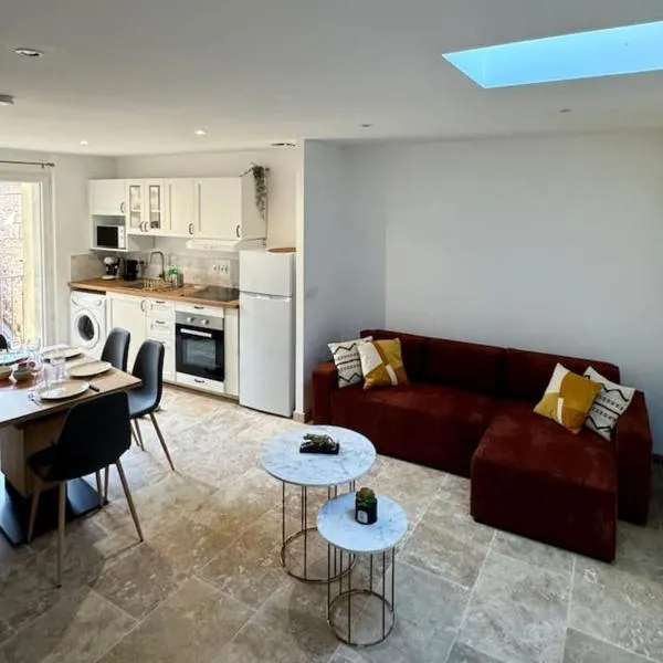 Appartement lumineux avec terrasses, hotel v destinácii Le Luc