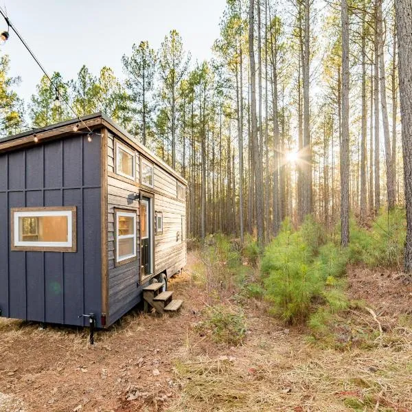 Pine Creek Tiny House, hotel v destinaci Amherst