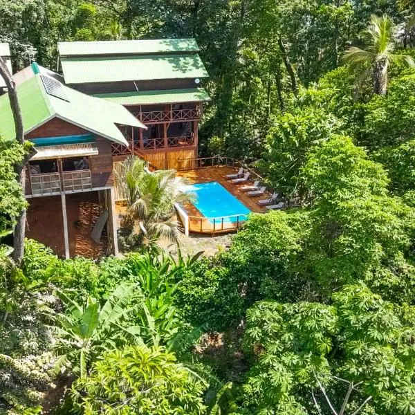 The Lodge at Punta Rica- Hilltop Eco-Lodge with Views & Pool, hotel in Bastimentos