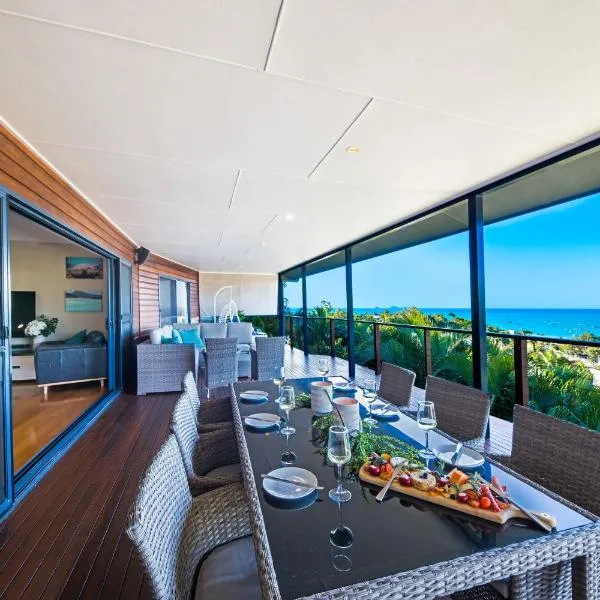 Nautilus on Nara - Spacious Airlie Beach Holiday Home with Ocean Views, hotel v destinaci Airlie Beach