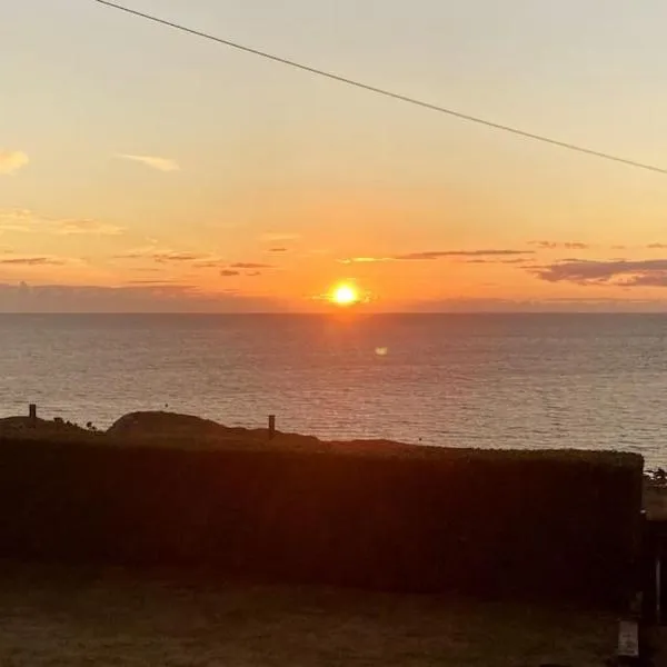 ERIN NEAMH - Magnificent sea views cosy cottage in Cumbria, hotel in Siddick