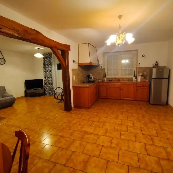 Belle maison a Brizay, hotel em Brizay