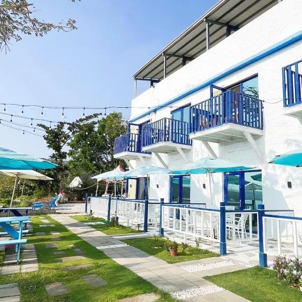 Golden Coast 36 - Sea View B&B، فندق في نانوان