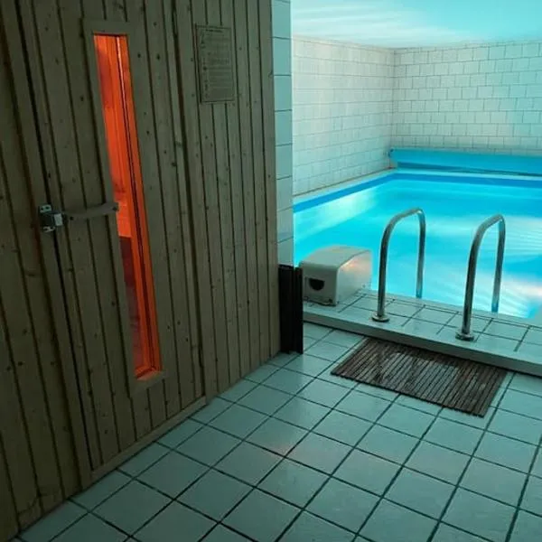 2 Zimmer Wohnung Pool u. Sauna Zugang möglich, Hotel in Seth