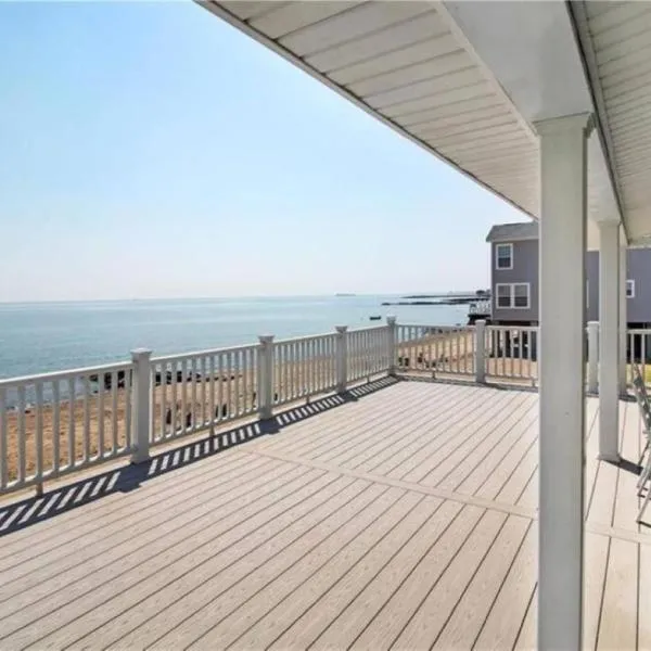 Cozy Beach - Direct Waterfront!, hotel in East Haven