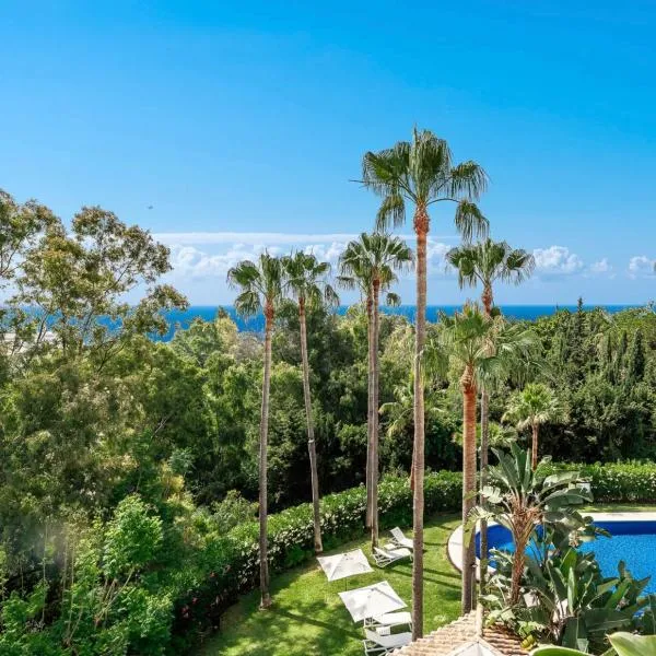 Duplex Penthouse Sea Views in Marbella, Puente Romano Area, hotel in Marbella