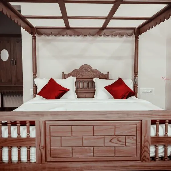 ATHIRAPPILY SREENILAYAM HERITAGE RESORt, hótel í Athirappilly