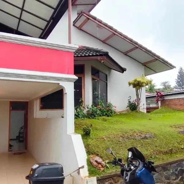 Villa Si Otoy, hotel in Cinengangirang