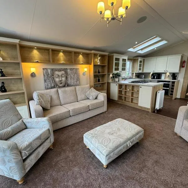 Golden Anchor - The Vogue - Coastal Caravan Breaks, hotel in Chapel Saint Leonards
