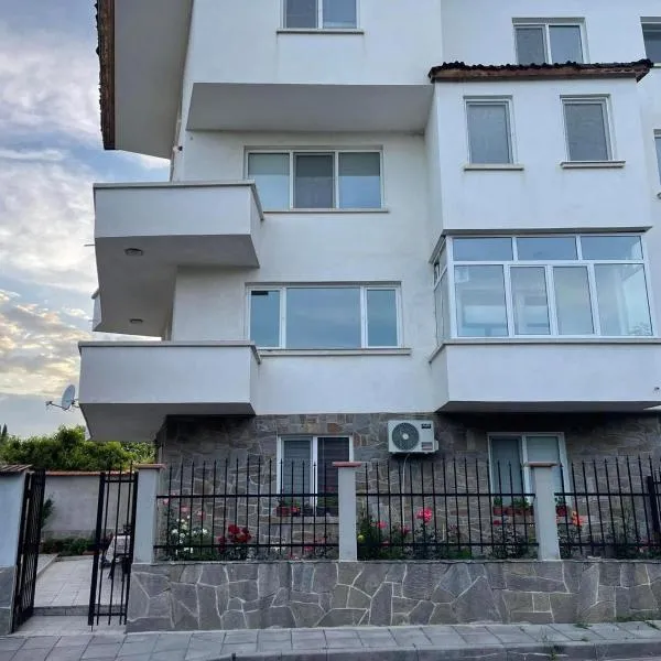 ЛАЗАРОВИ, hotel en Hisarya