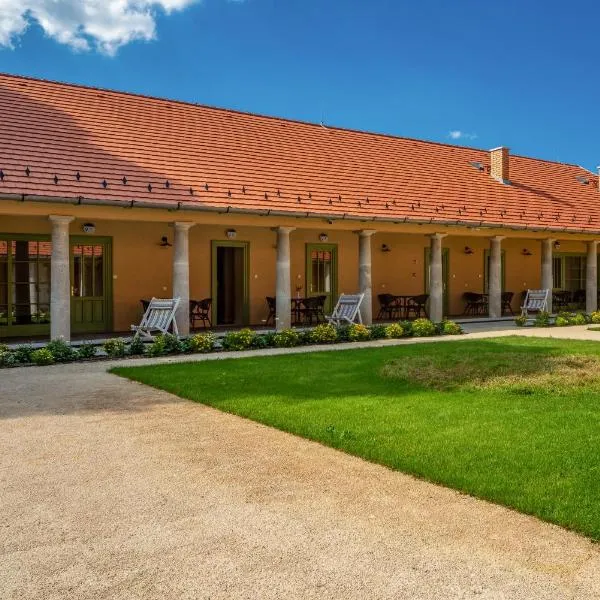 Kastély Üdülőház, Károlyi-kastély Füzérradvány – hotel w mieście Füzérradvány