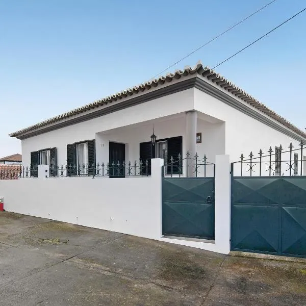 Casa das Hortênsias, hotel v destinaci Raminho