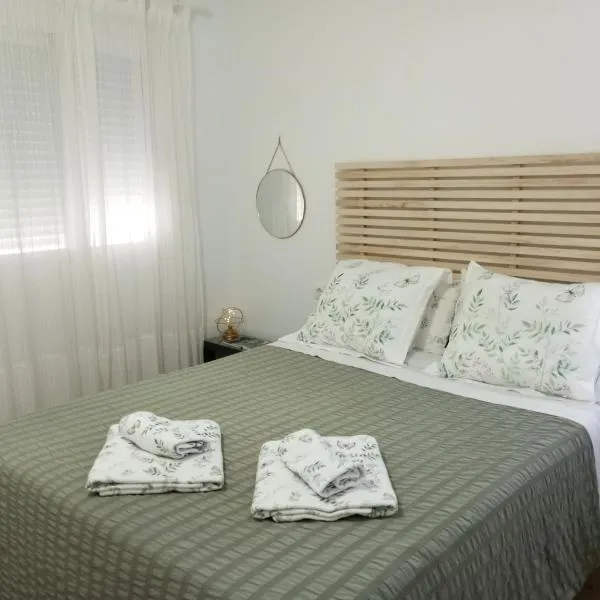 Apartamento Turístico Damajuana, hotel in Sanlúcar la Mayor