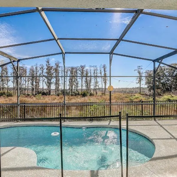 Relax with Nature/ Home Away from home, hotel in Davenport