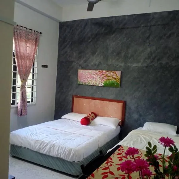 D' BUNGA HOTEL BUKIT BUNGA Bilik Standard Triple, hotel v destinaci Batu Karang