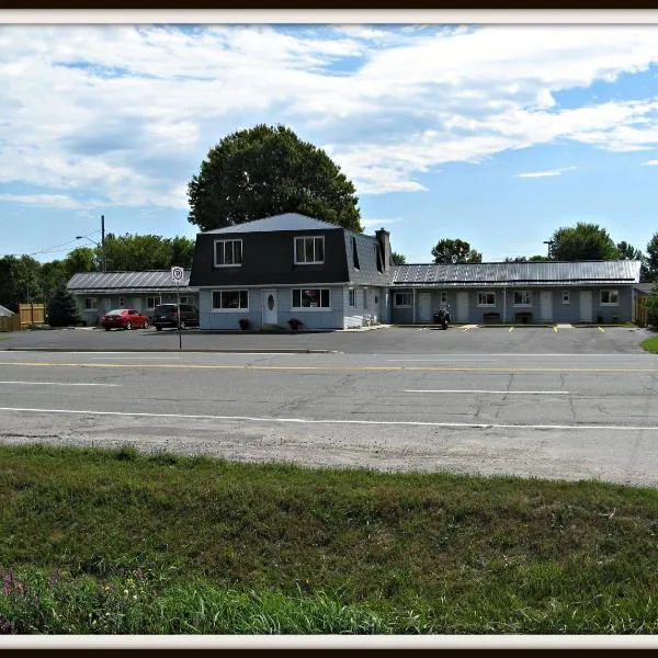 Perth Plaza Inn & Suites, hotel en Smiths Falls