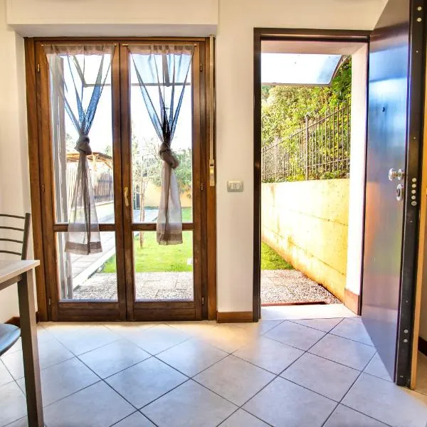 La Casetta con giardino privato vicino Cascata delle Marmore, hotel en Terni
