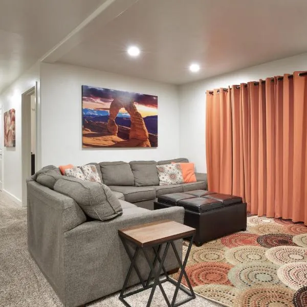 6A Family Friendly RedCliff Condo POOL & HOT TUB (Pet Friendly), hotel in Moab