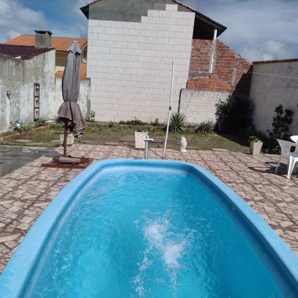 CASA COM PISCINA EM BALNEÁRIO PINHAL RS