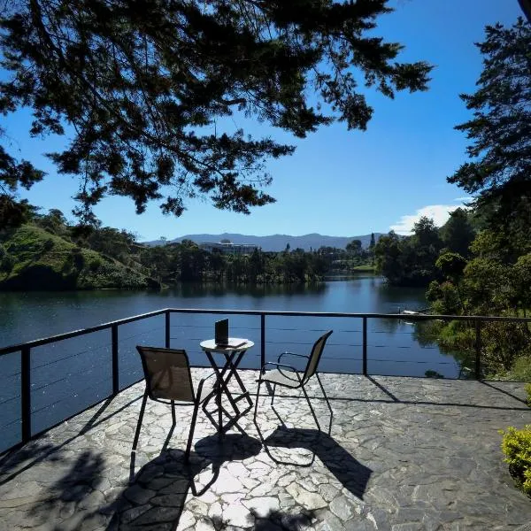 Cottage on the Lake - Cabaña privada - Guatapé - Jacuzzi, hotel en Guatapé