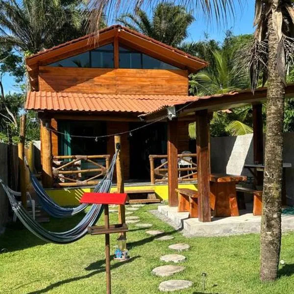 Chalé de Madeira, a 60m do mar em condomínio, hotel in Vera Cruz de Itaparica