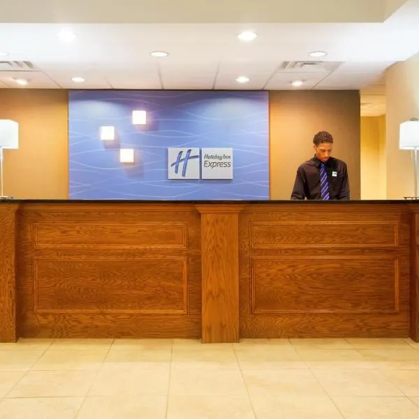 Holiday Inn Express Hotel & Suites Chicago South Lansing, an IHG Hotel, מלון בהארווי