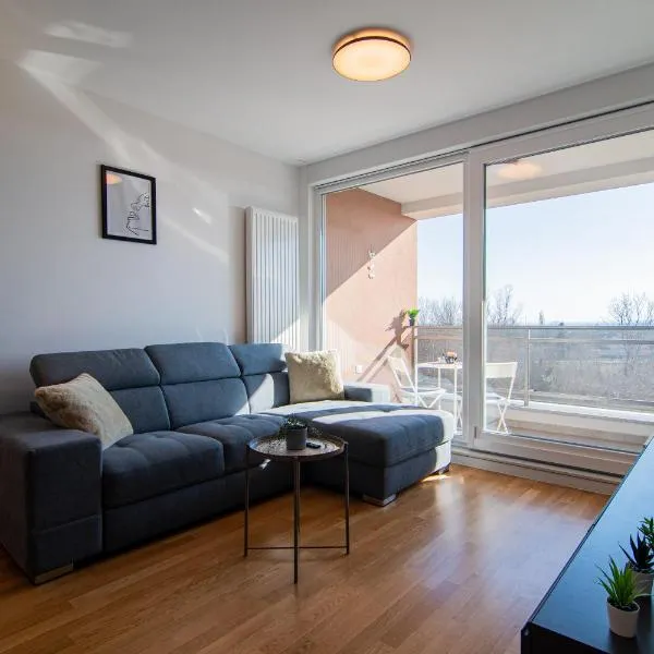 Flexible SelfCheckIns 67 - Zagreb - Loggia - Brand New - Luxury - Garage, ξενοδοχείο στο Ζάγκρεμπ