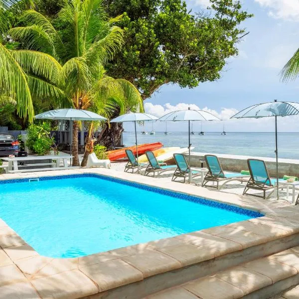 Le Nautique Beachfront Apartments, hotel v destinaci Anse Royale