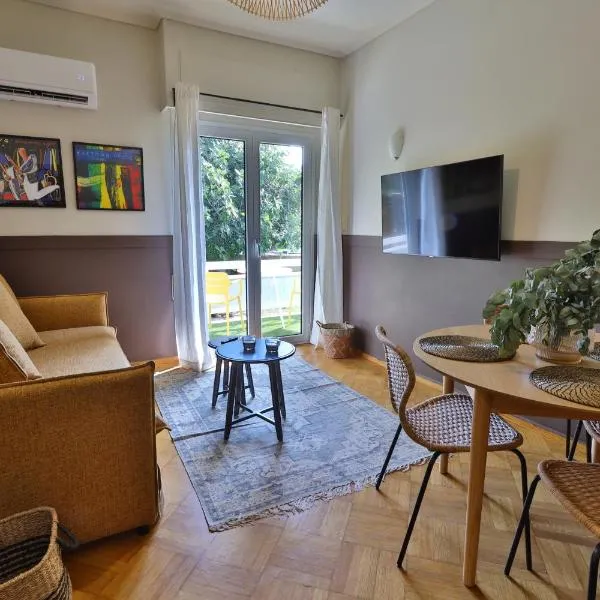 Cosy Glyfada Apartment Near the Sea with Parking and Workspace, ξενοδοχείο στην Αθήνα