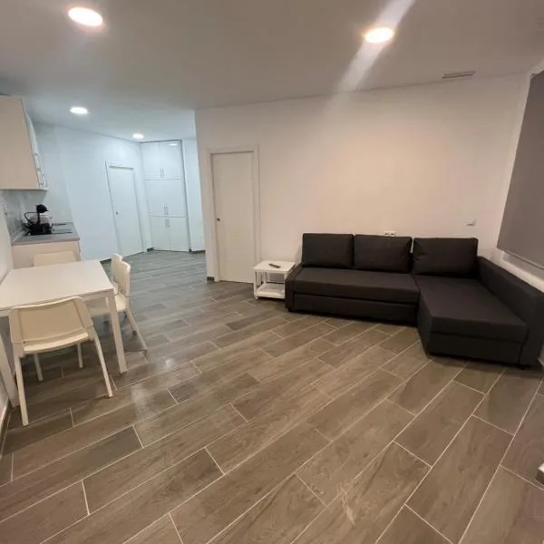 Apartamentos BEACHYDAYS Metropolis D, hotel in Torremolinos
