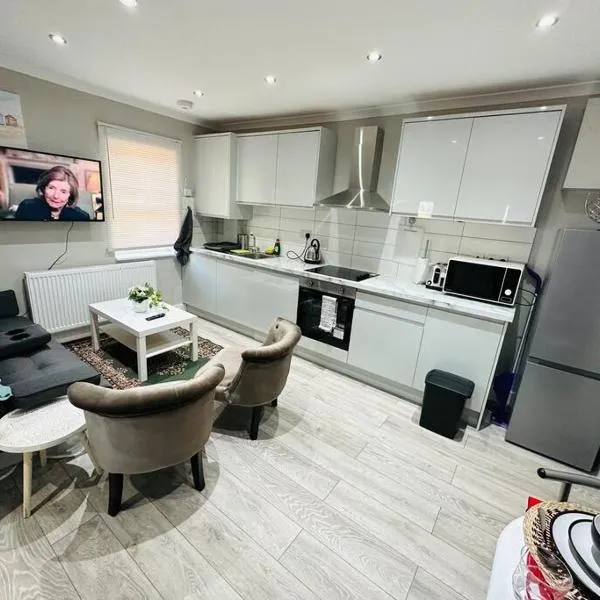 Stylish and Luxury Flat in LND、Ickenhamのホテル