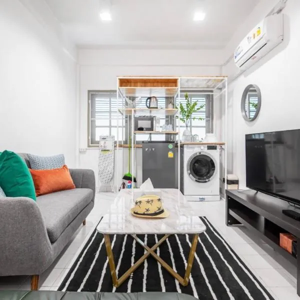 168 House 4A4B 350m BTS Krungton Buri near Icon Siam, hotel in Godown
