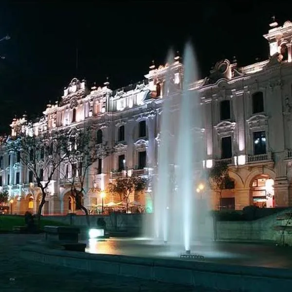 Plaza Historic Lima، فندق في Santa Rosa