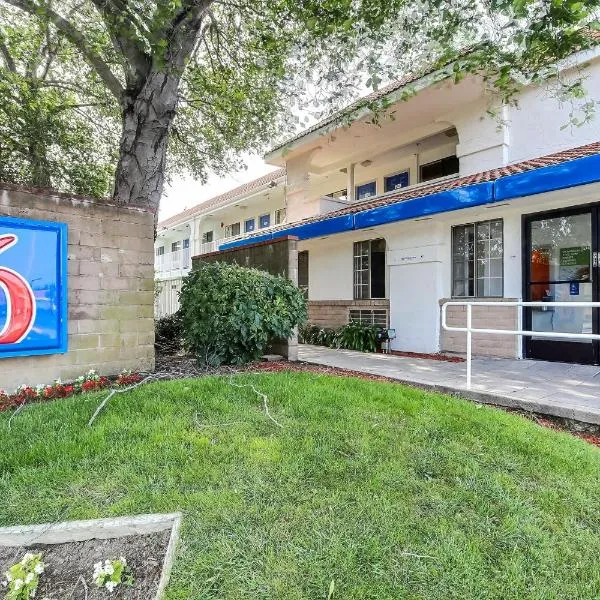 Motel 6-Pinole, CA, khách sạn ở El Cerrito