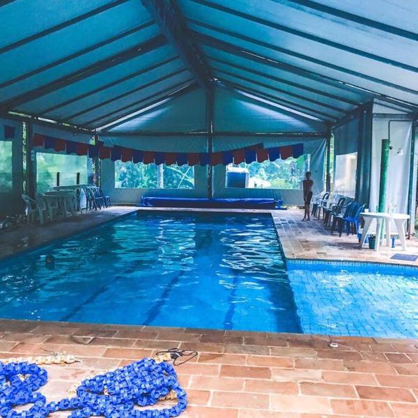 Casinha charmosa em condomínio, com piscina e muita natureza - Foto 4