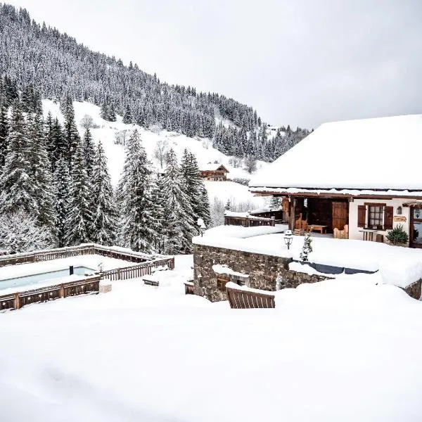 Les Chalets de la Serraz, hotel in La Clusaz