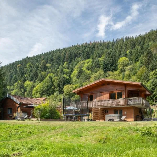 Chalets du Bouchot & Jacuzzi privatif proximité Gerardmer & La Bresse, hotel v destinácii Rochesson