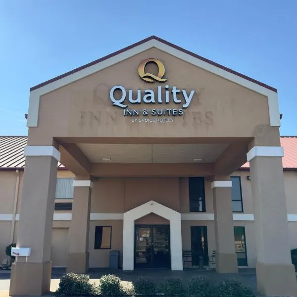 Quality Inn & Suites Pine Bluff AR, hotel i Pine Bluff