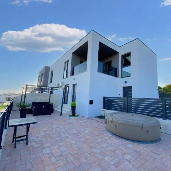 Alex Home Apartman, hotel in Vodice