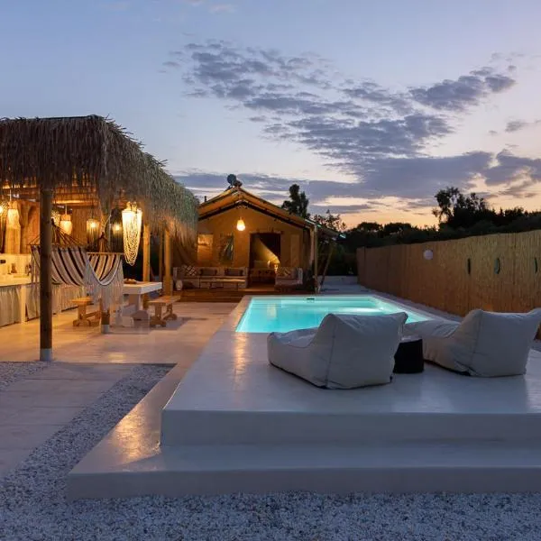 NOMAD GLAMPING, hotel v destinaci Schinias