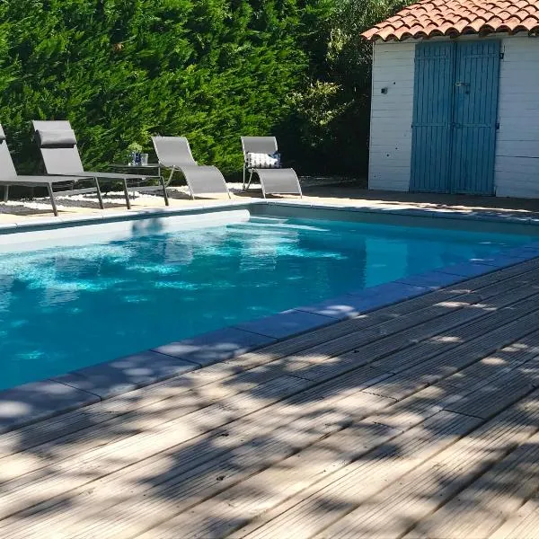 Joli gite en Provence avec piscine, hotel in Aubignan