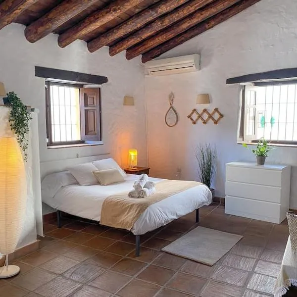 CasaBenadalid. Casa rural con piscina., hotel v destinácii Benadalid